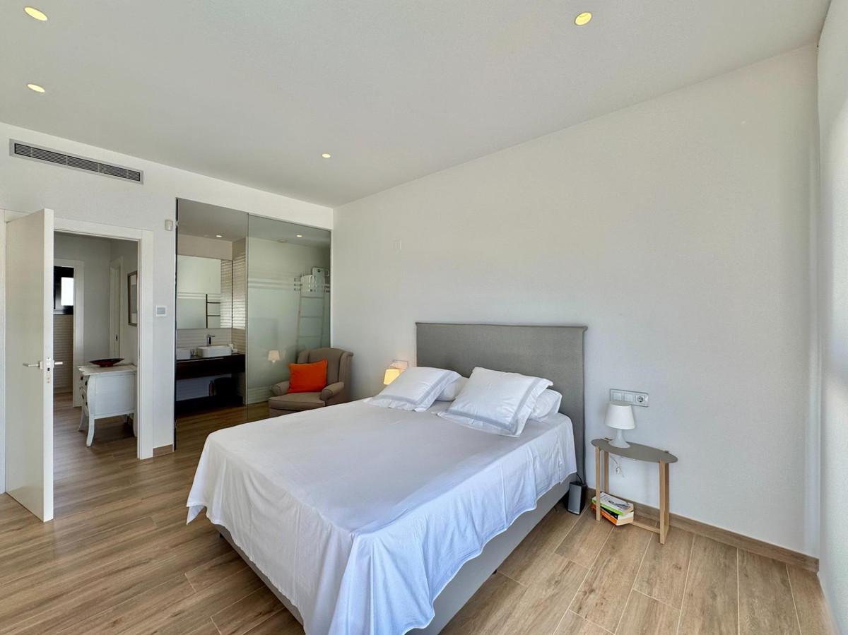 Se vende Villa - Chalet de 4 dormitorios en Costa Blanca, Alicante, España