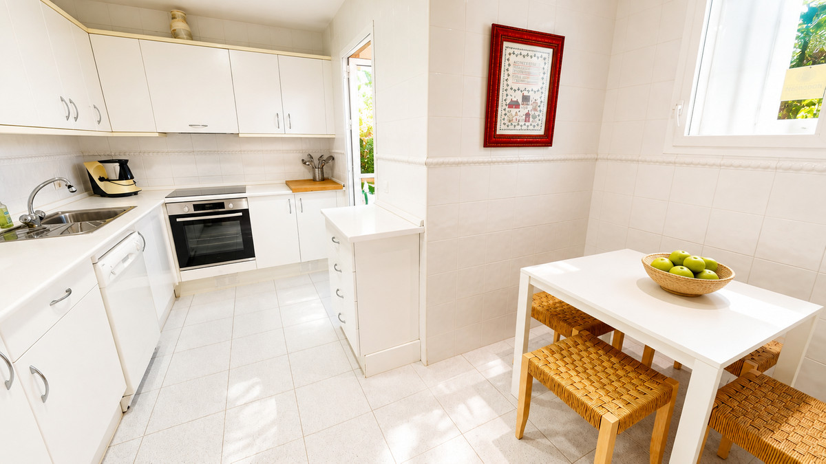 4 Bed Apartment for sale in Guadalmina Baja Costa Del Sol, Málaga, Spain