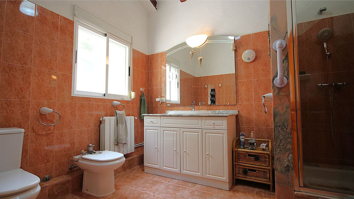 Se vende Villa - Chalet de 4 dormitorios en Costa Blanca, Alicante, España