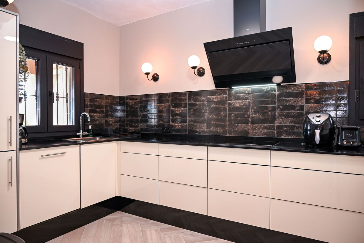 Se vende Villa - Chalet de 4 dormitorios en Costa Del Sol, Málaga, España