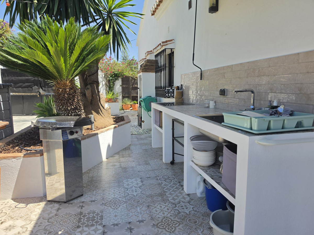 Se vende Villa - Chalet de 4 dormitorios en Costa Del Sol, Málaga, España
