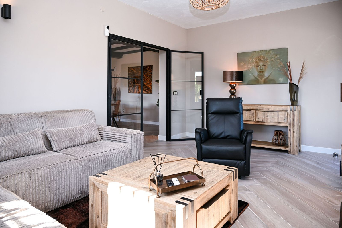 Se vende Villa - Chalet de 4 dormitorios en Costa Del Sol, Málaga, España