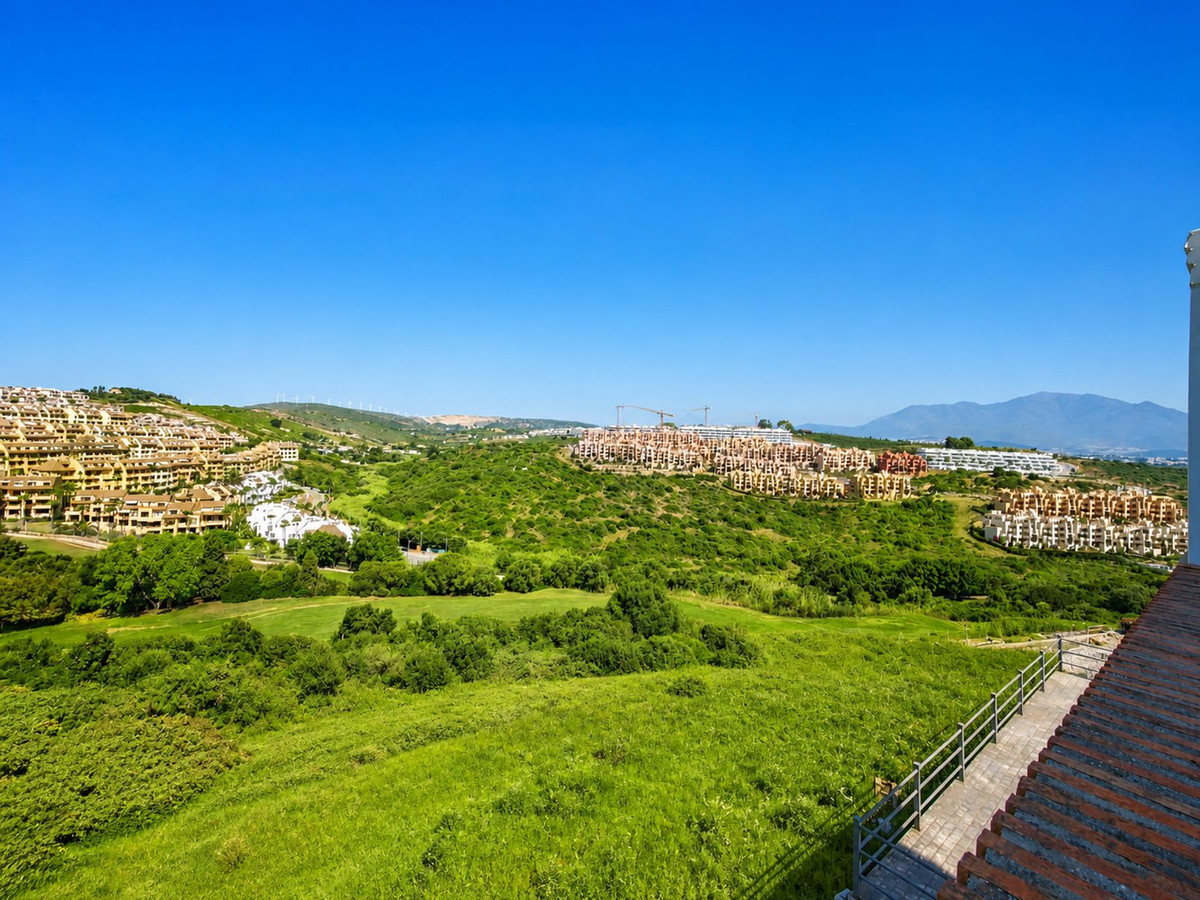 2 Bed Apartment for sale in La Duquesa Costa Del Sol, Málaga, Spain