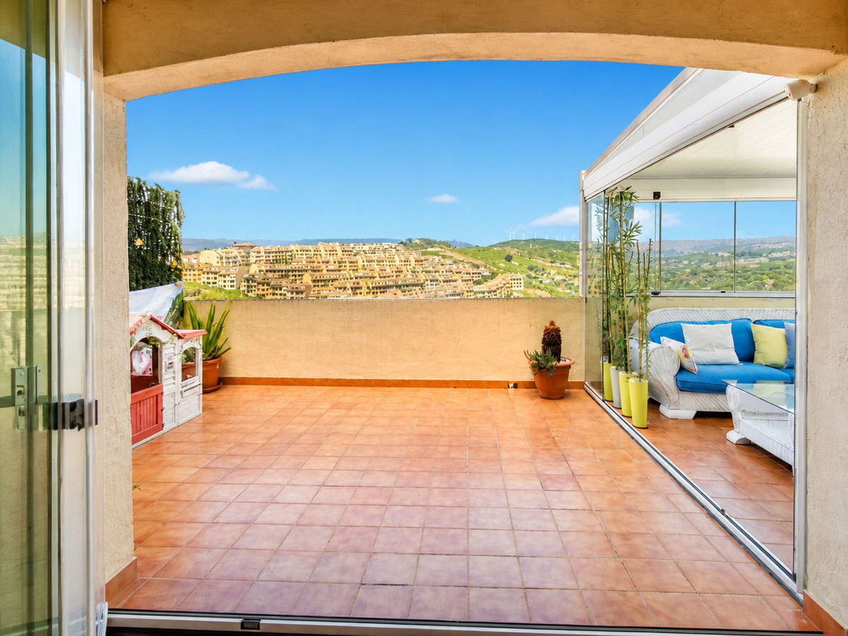 2 Bed Apartment for sale in La Duquesa Costa Del Sol, Málaga, Spain