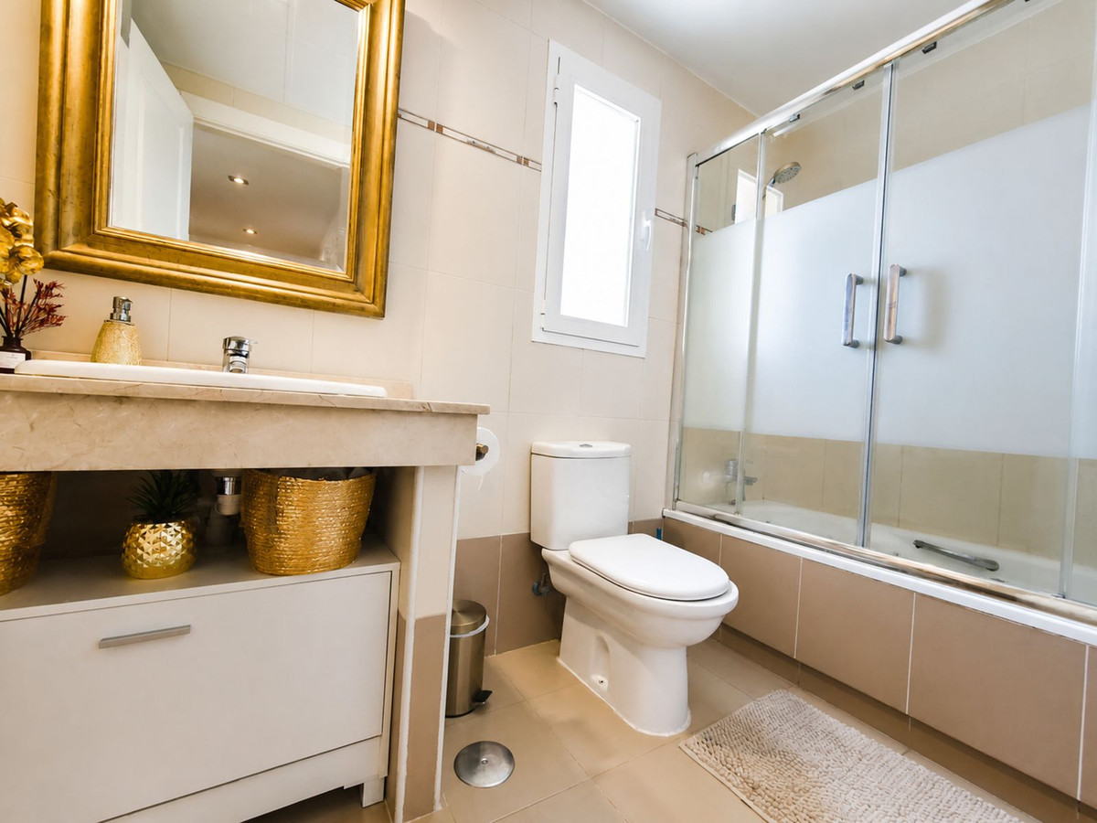2 Bed Apartment for sale in La Duquesa Costa Del Sol, Málaga, Spain
