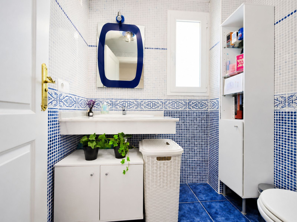 2 Bed Apartment for sale in La Duquesa Costa Del Sol, Málaga, Spain
