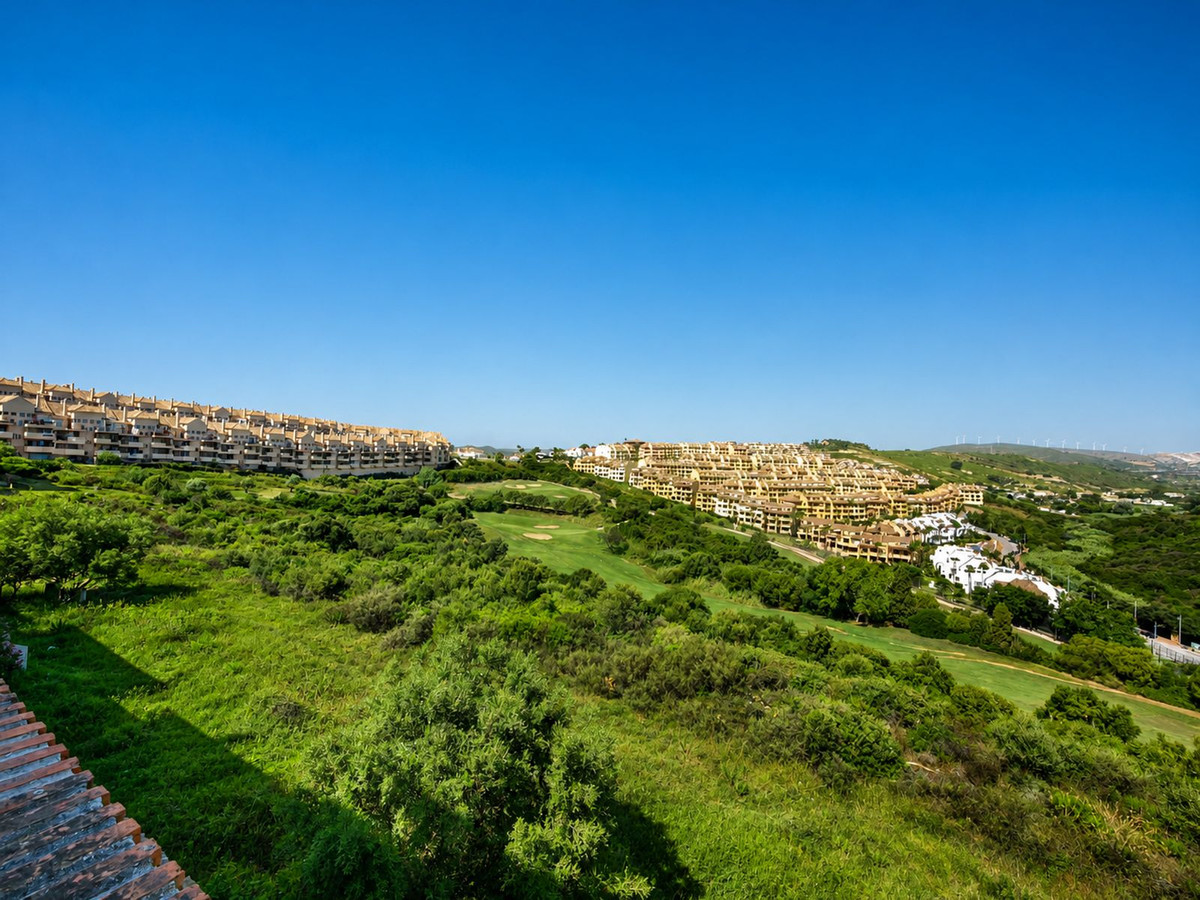 2 Bed Apartment for sale in La Duquesa Costa Del Sol, Málaga, Spain
