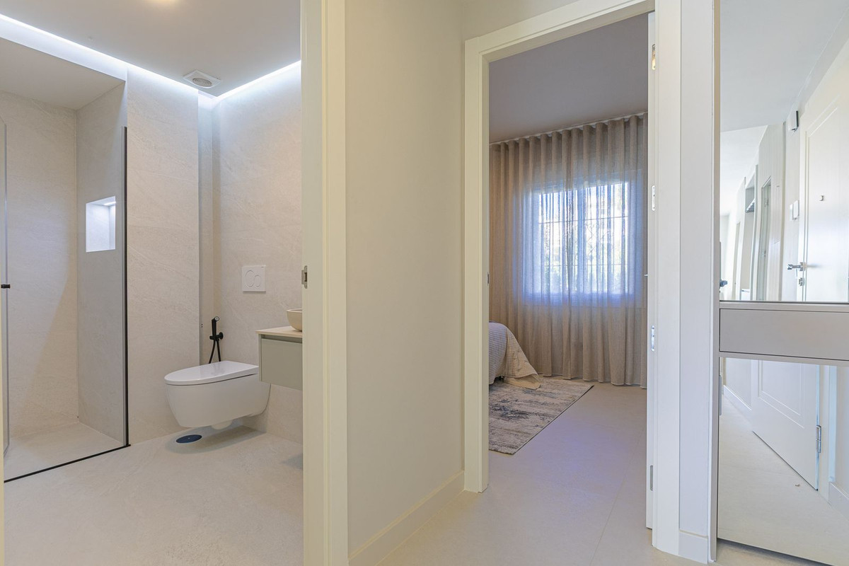 Se vende Apartamento Planta Baja de 3 dormitorios en Costa Del Sol, Málaga, España