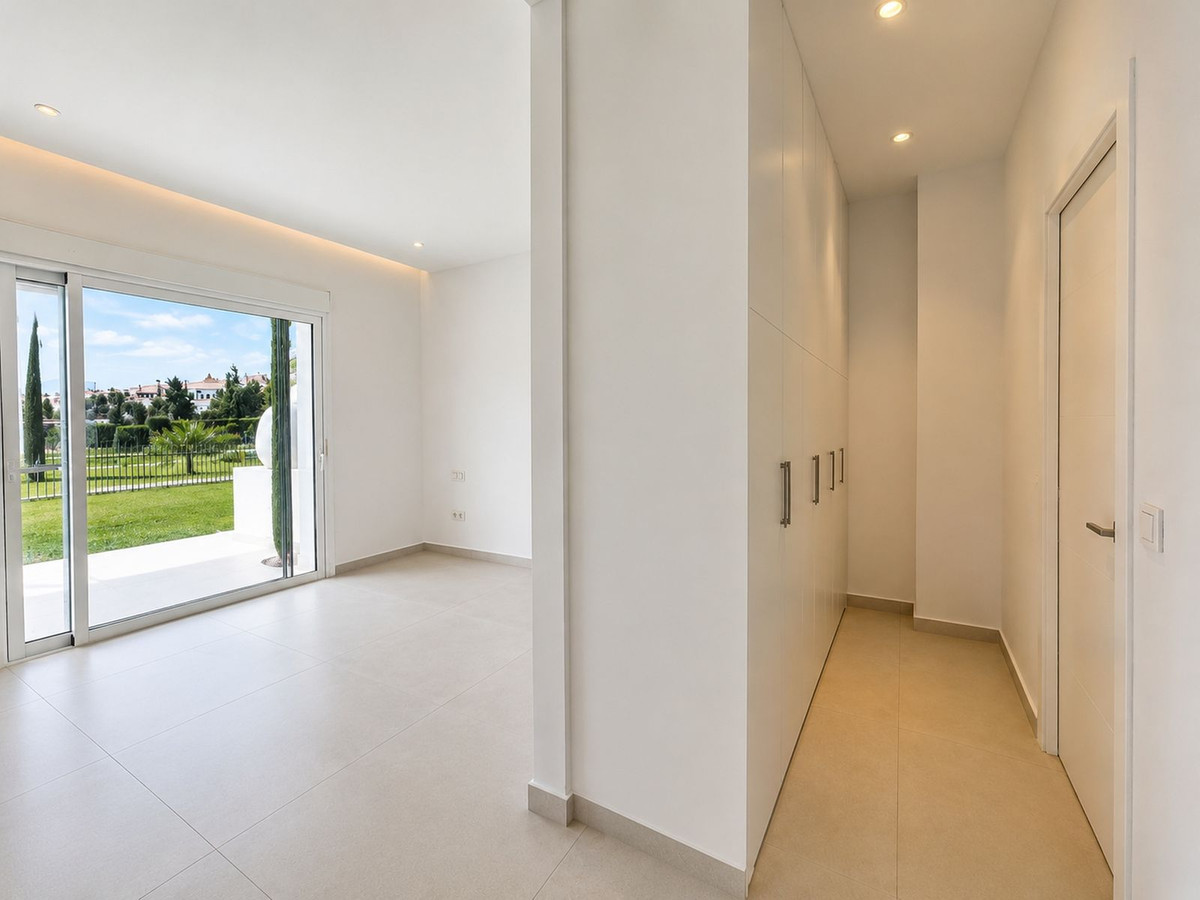 Se vende Apartamento Planta Baja de 2 dormitorios en Costa Del Sol, Málaga, España