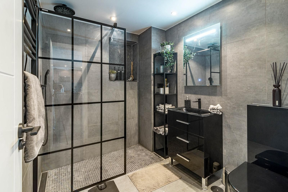 2 Bed Apartment for sale in Nueva Andalucía Costa Del Sol, Málaga, Spain