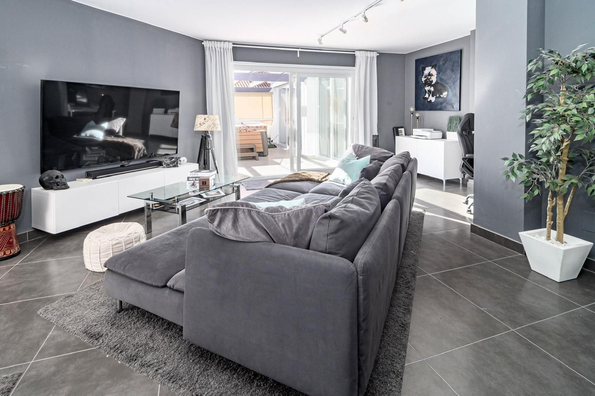 2 Bed Apartment for sale in Nueva Andalucía Costa Del Sol, Málaga, Spain