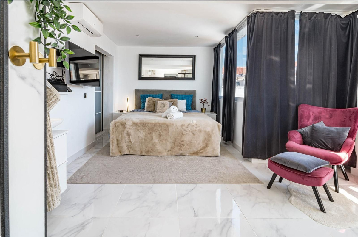 2 Bed Apartment for sale in Nueva Andalucía Costa Del Sol, Málaga, Spain
