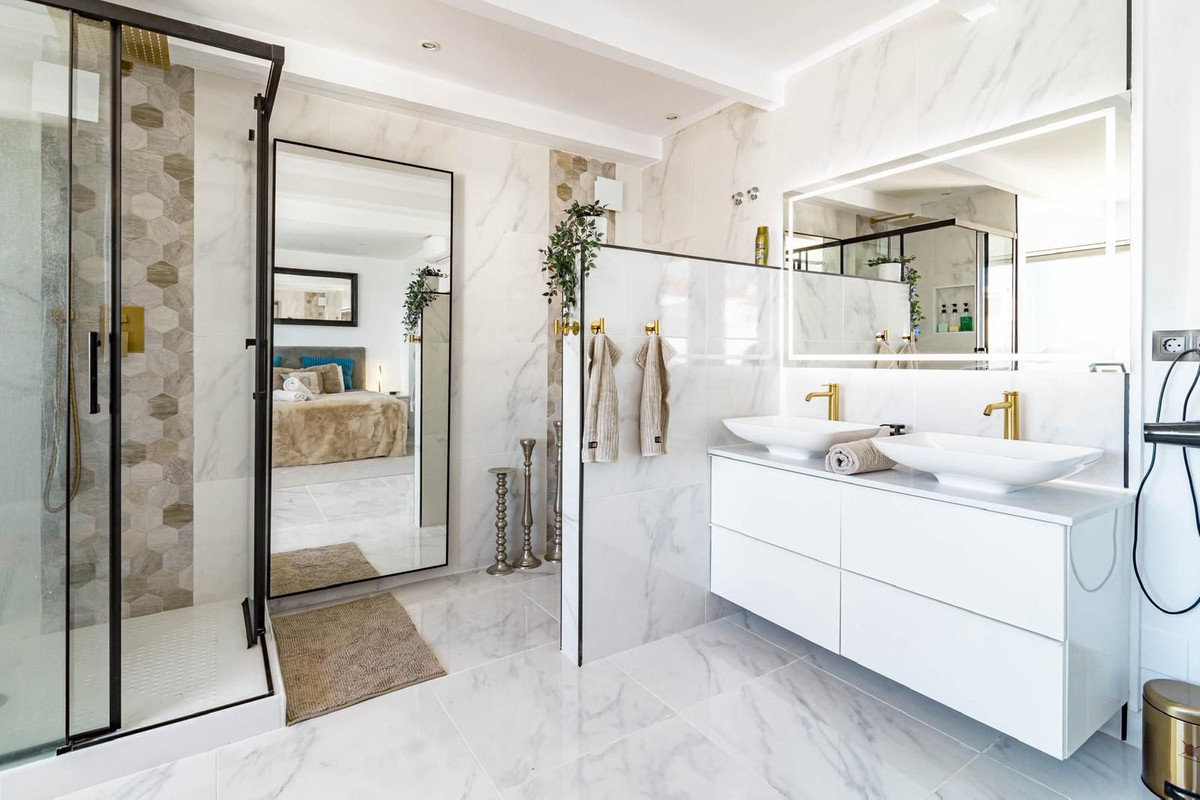 2 Bed Apartment for sale in Nueva Andalucía Costa Del Sol, Málaga, Spain