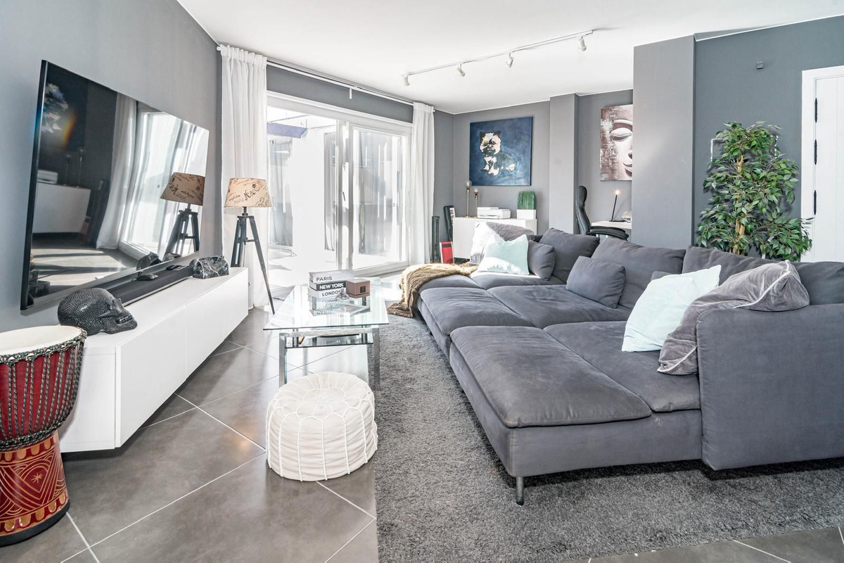 2 Bed Apartment for sale in Nueva Andalucía Costa Del Sol, Málaga, Spain