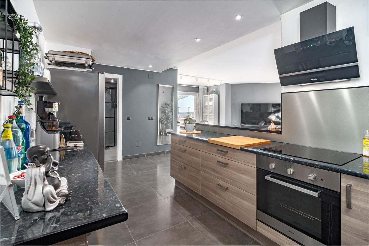 2 Bed Apartment for sale in Nueva Andalucía Costa Del Sol, Málaga, Spain