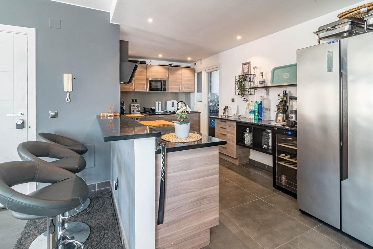 2 Bed Apartment for sale in Nueva Andalucía Costa Del Sol, Málaga, Spain