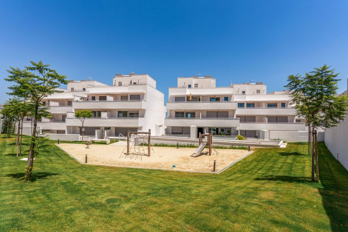 Se vende Apartamento Planta Media de 2 dormitorios en Costa Del Sol, Málaga, España