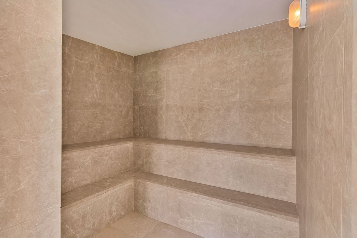 Se vende Apartamento Planta Media de 2 dormitorios en Costa Del Sol, Málaga, España