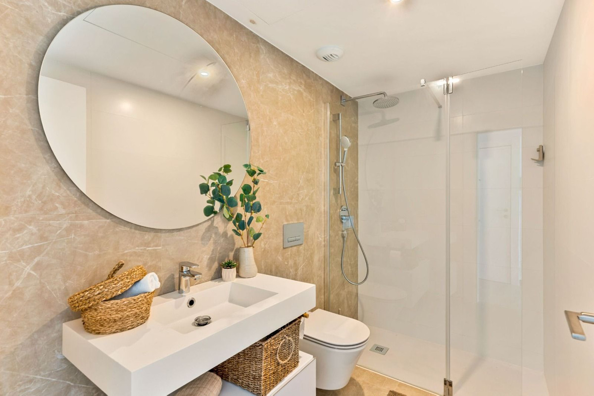 Se vende Apartamento Planta Media de 2 dormitorios en Costa Del Sol, Málaga, España