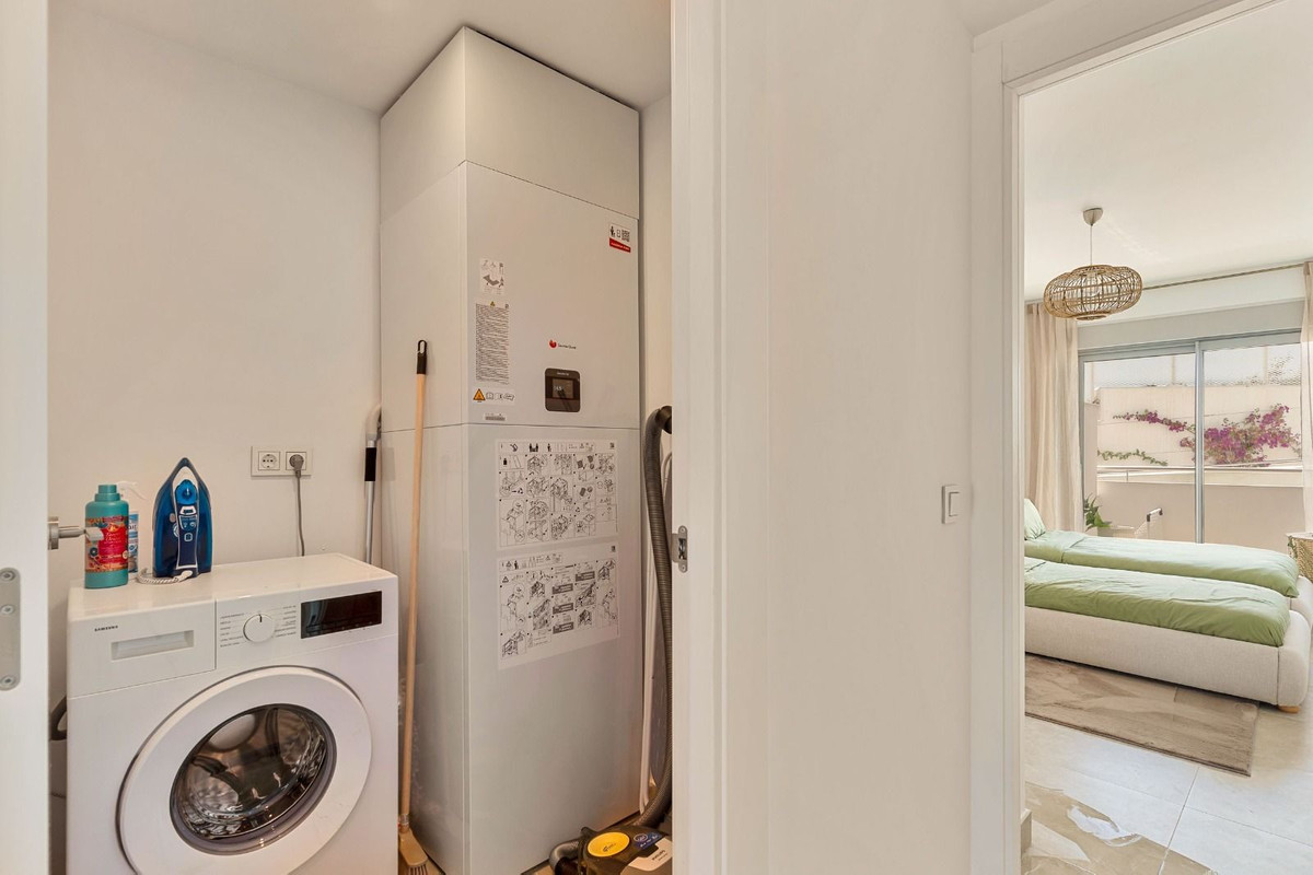 Se vende Apartamento Planta Media de 2 dormitorios en Costa Del Sol, Málaga, España