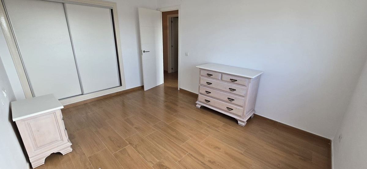 Se vende Apartamento Planta Media de 4 dormitorios en Costa Del Sol, Málaga, España