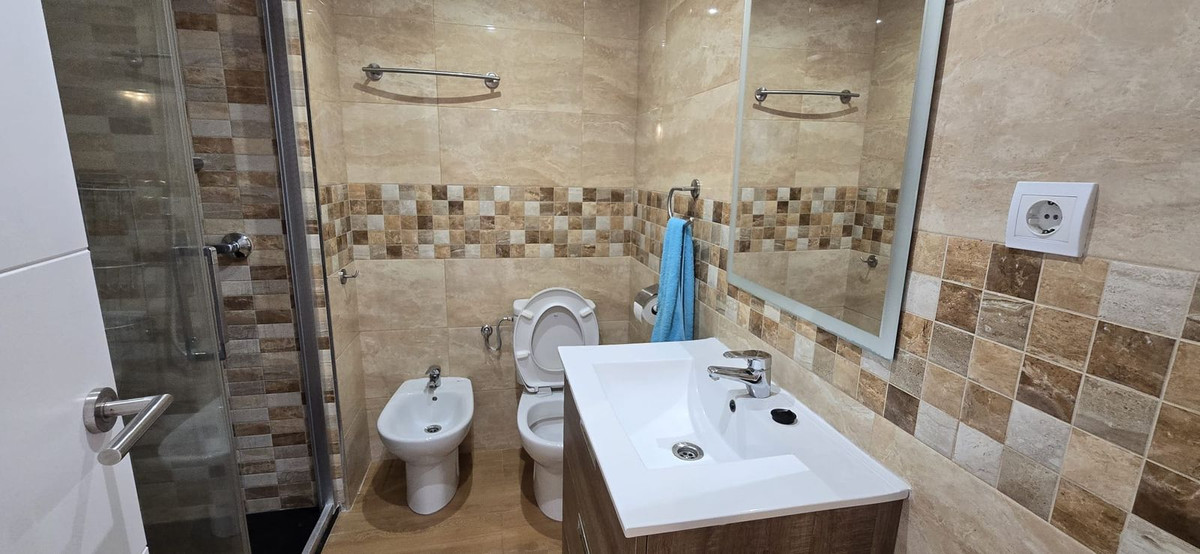 Se vende Apartamento Planta Media de 4 dormitorios en Costa Del Sol, Málaga, España