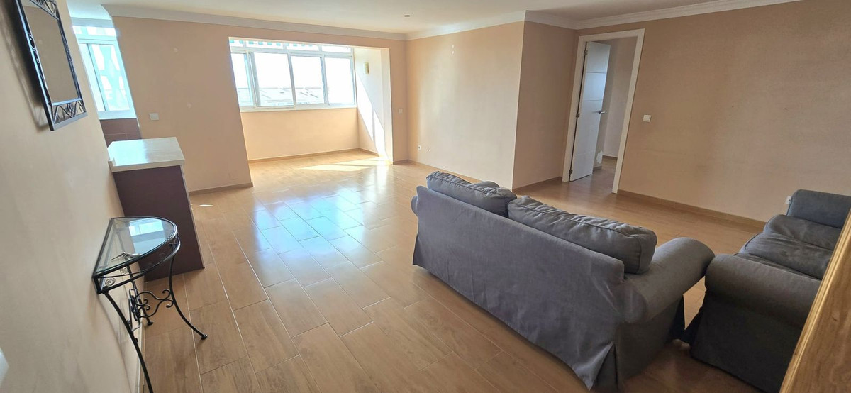 Se vende Apartamento Planta Media de 4 dormitorios en Costa Del Sol, Málaga, España