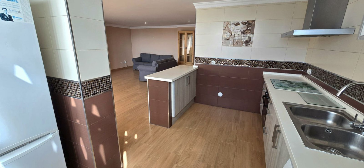 Se vende Apartamento Planta Media de 4 dormitorios en Costa Del Sol, Málaga, España