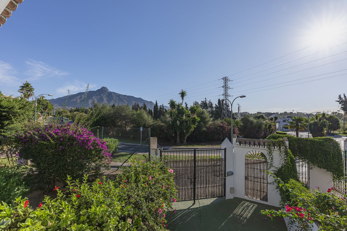 4 Bed Townhouse for sale in Nueva Andalucía Costa Del Sol, Málaga, Spain