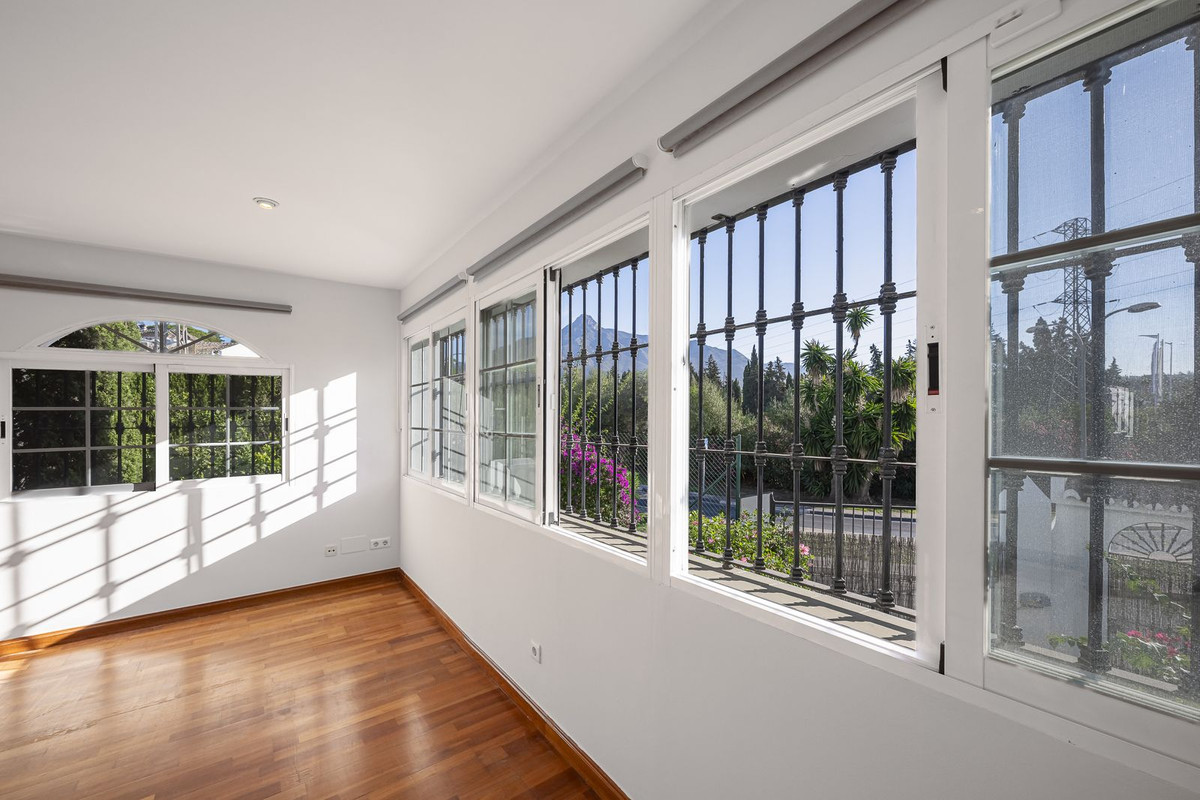 4 Bed Townhouse for sale in Nueva Andalucía Costa Del Sol, Málaga, Spain