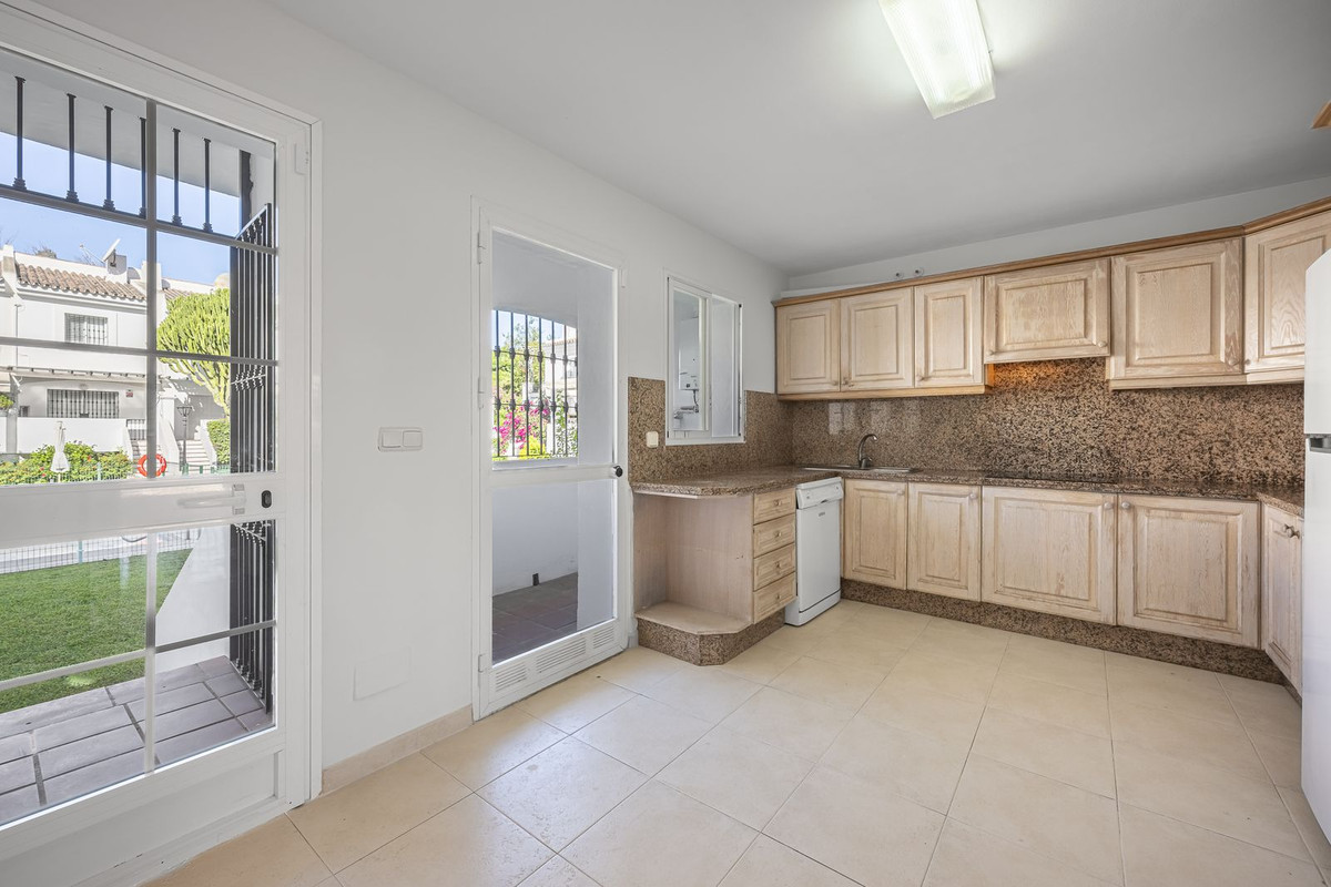 4 Bed Townhouse for sale in Nueva Andalucía Costa Del Sol, Málaga, Spain