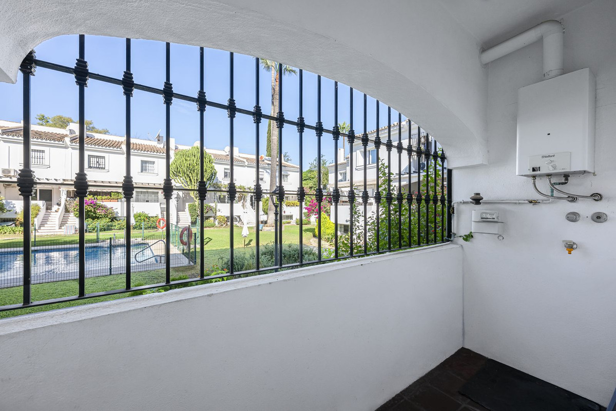 4 Bed Townhouse for sale in Nueva Andalucía Costa Del Sol, Málaga, Spain