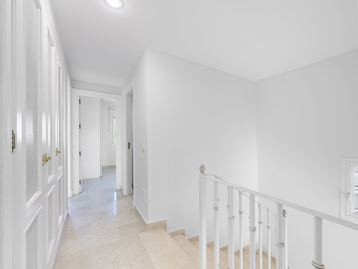 4 Bed Townhouse for sale in Nueva Andalucía Costa Del Sol, Málaga, Spain