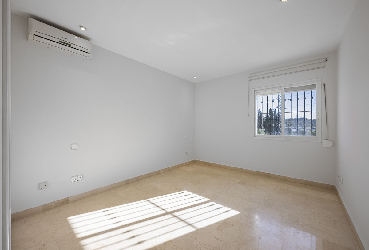 4 Bed Townhouse for sale in Nueva Andalucía Costa Del Sol, Málaga, Spain