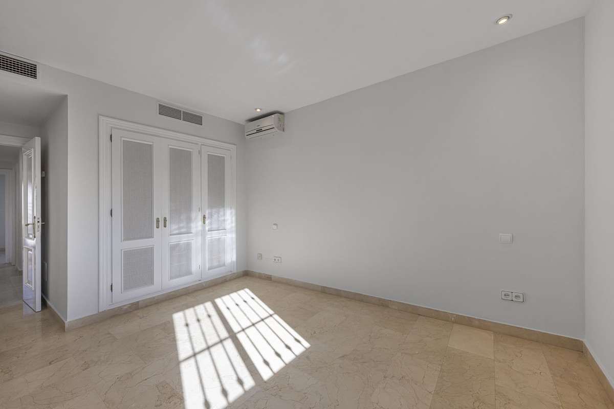 4 Bed Townhouse for sale in Nueva Andalucía Costa Del Sol, Málaga, Spain