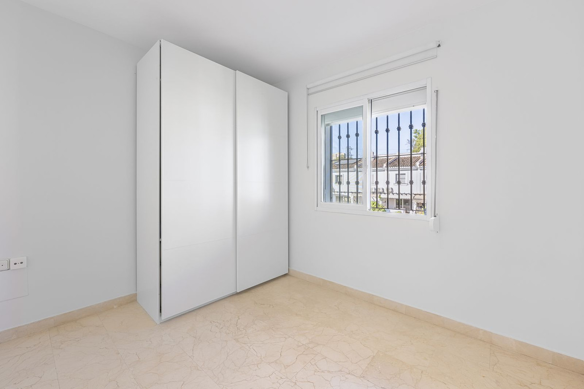 4 Bed Townhouse for sale in Nueva Andalucía Costa Del Sol, Málaga, Spain