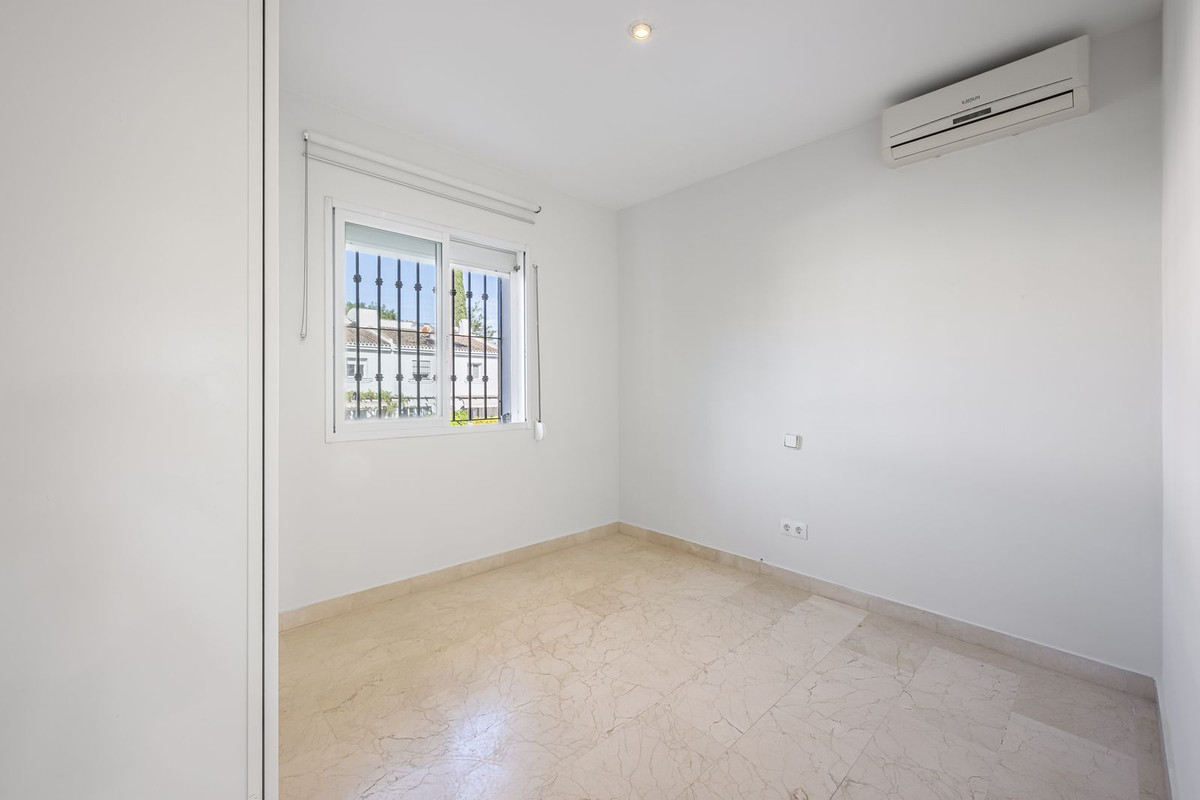 4 Bed Townhouse for sale in Nueva Andalucía Costa Del Sol, Málaga, Spain