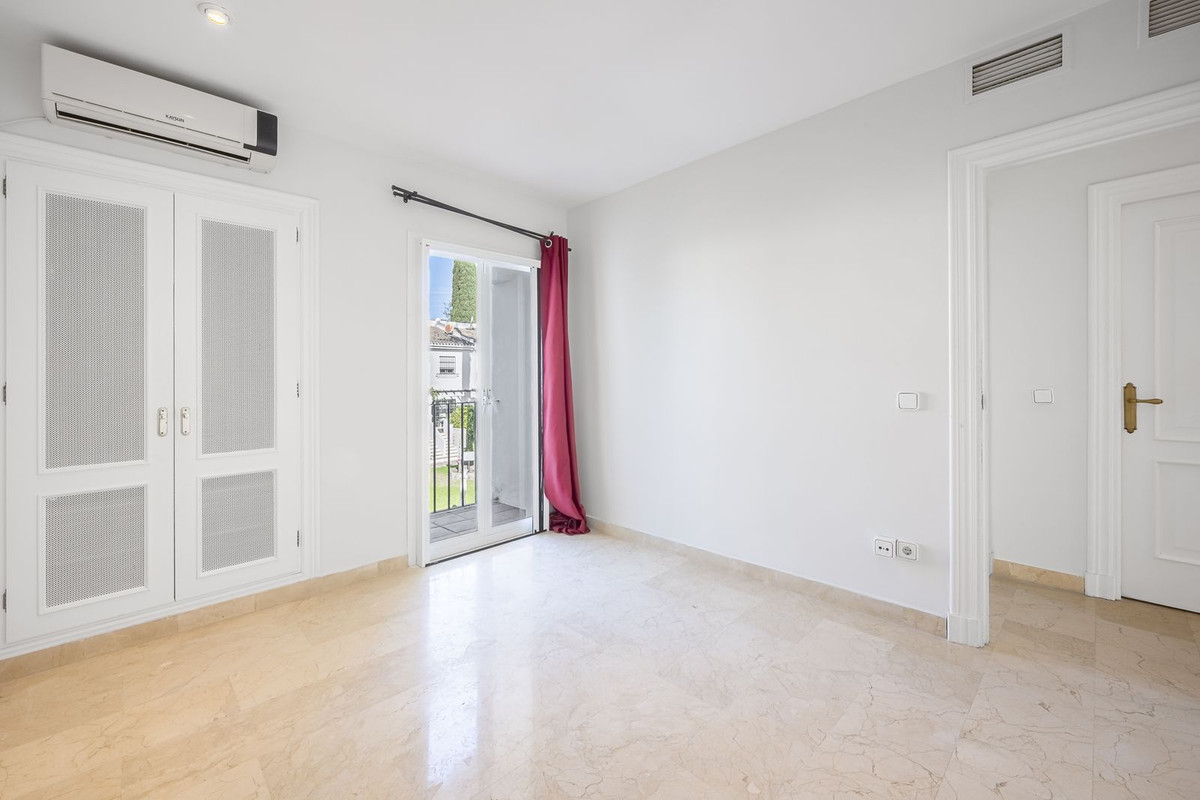 4 Bed Townhouse for sale in Nueva Andalucía Costa Del Sol, Málaga, Spain