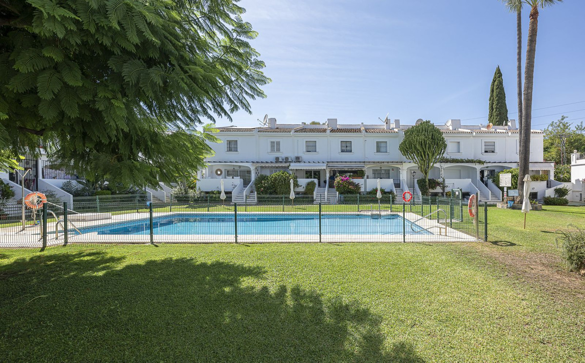 4 Bed Townhouse for sale in Nueva Andalucía Costa Del Sol, Málaga, Spain