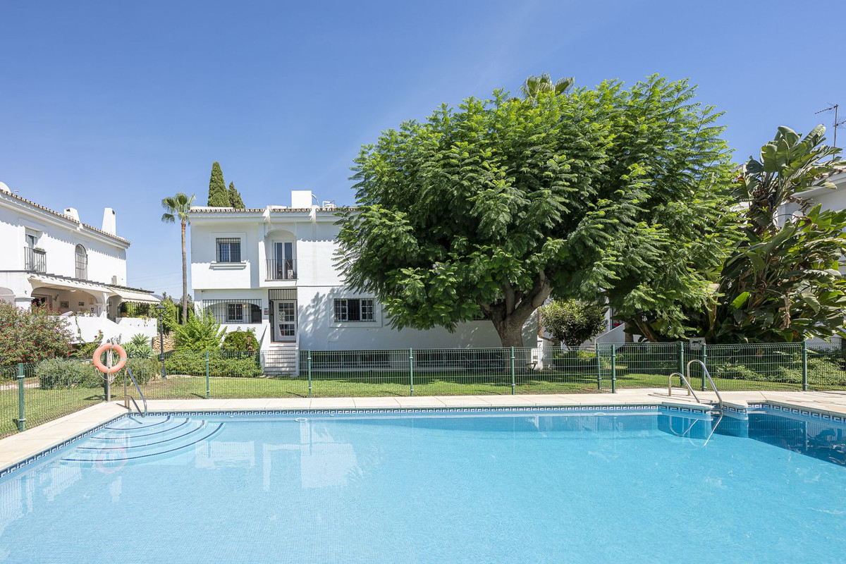 4 Bed Townhouse for sale in Nueva Andalucía Costa Del Sol, Málaga, Spain