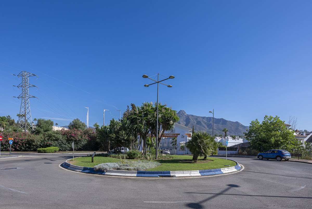 4 Bed Townhouse for sale in Nueva Andalucía Costa Del Sol, Málaga, Spain