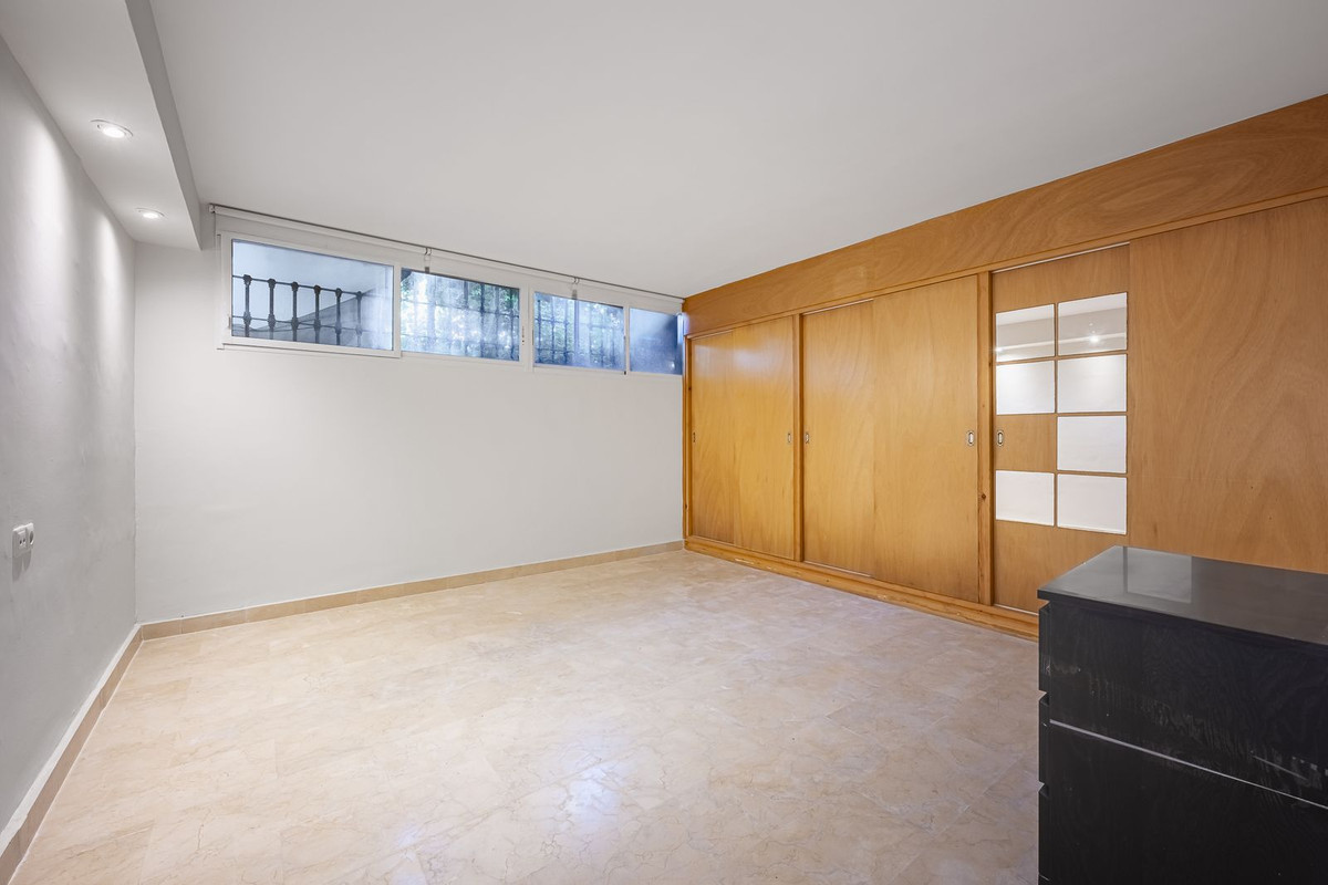 4 Bed Townhouse for sale in Nueva Andalucía Costa Del Sol, Málaga, Spain