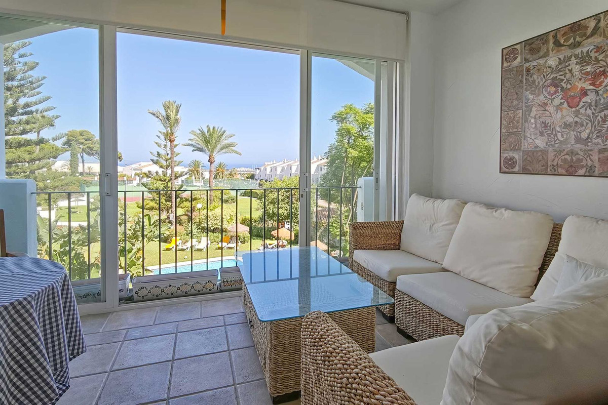 2 Bed Apartment for sale in Nueva Andalucía Costa Del Sol, Málaga, Spain