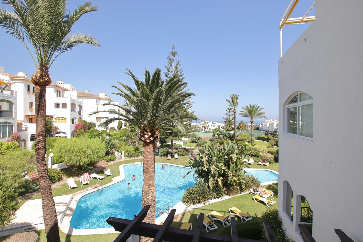 2 Bed Apartment for sale in Nueva Andalucía Costa Del Sol, Málaga, Spain