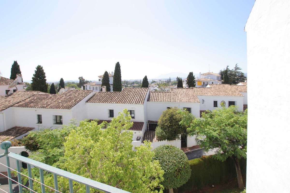 2 Bed Apartment for sale in Nueva Andalucía Costa Del Sol, Málaga, Spain