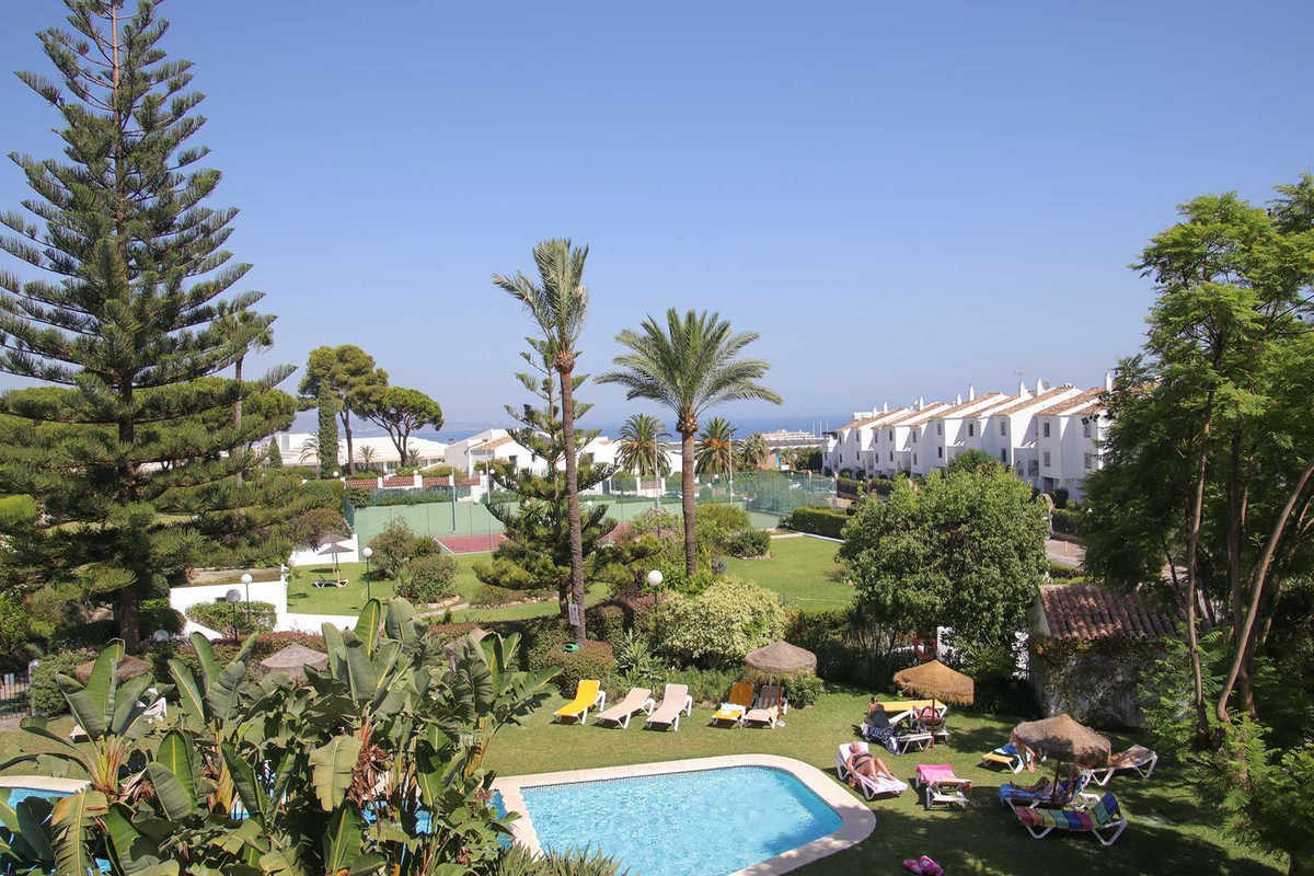 2 Bed Apartment for sale in Nueva Andalucía Costa Del Sol, Málaga, Spain