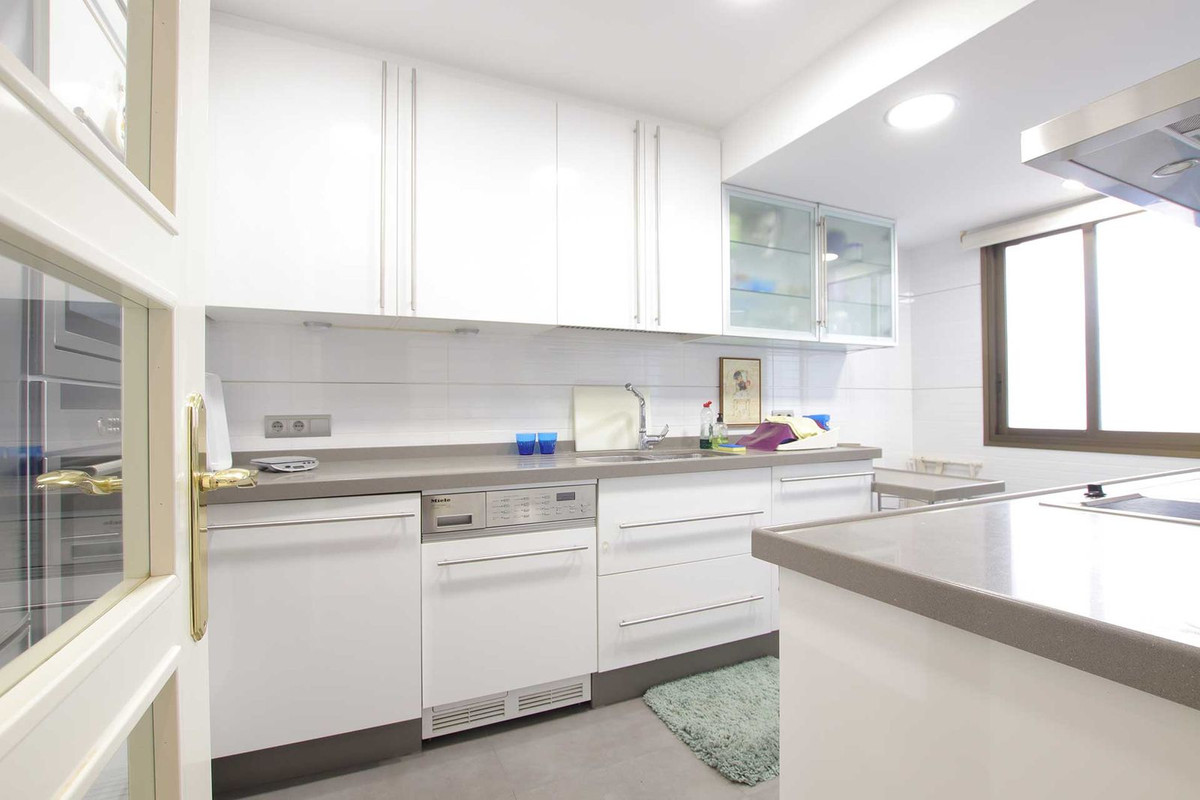 2 Bed Apartment for sale in Nueva Andalucía Costa Del Sol, Málaga, Spain