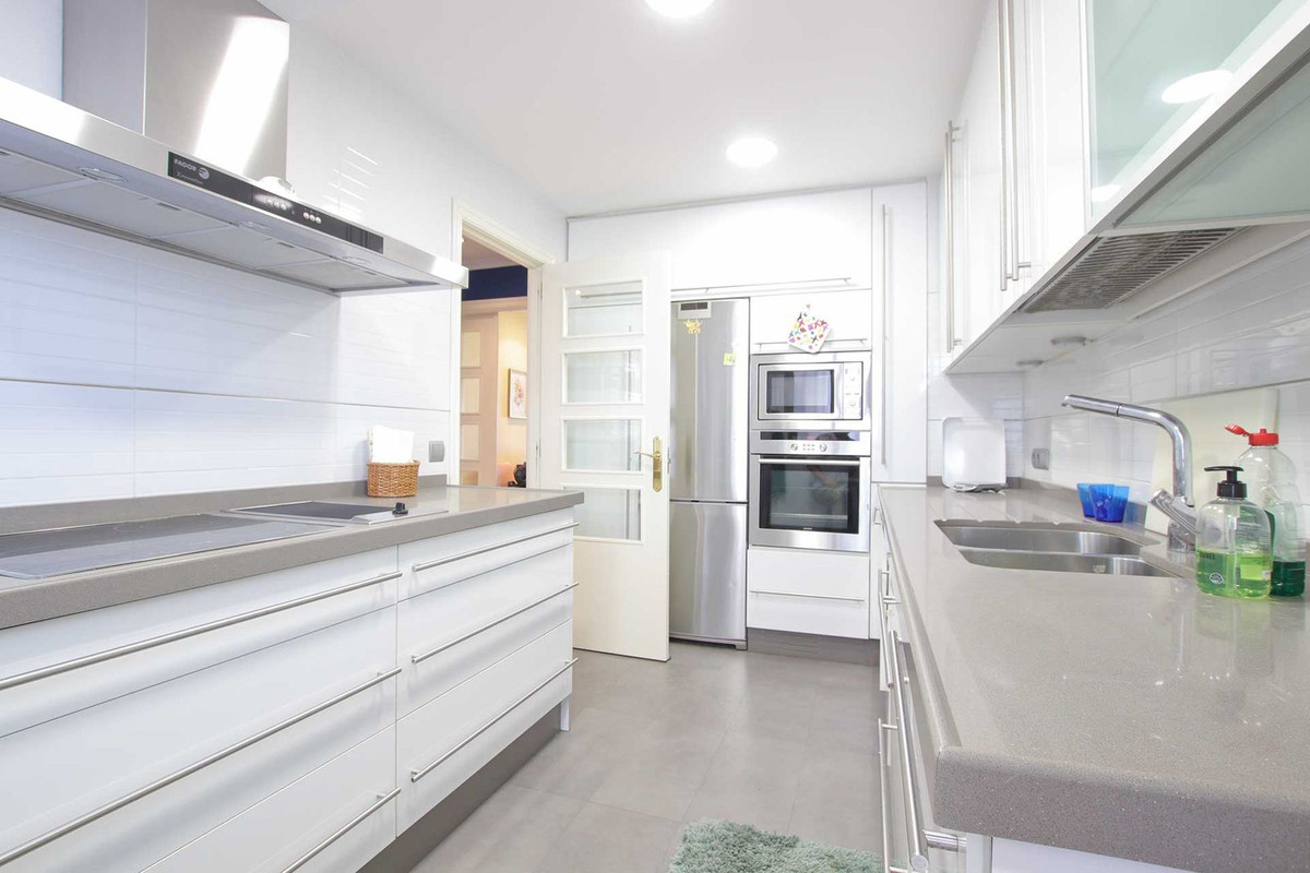 2 Bed Apartment for sale in Nueva Andalucía Costa Del Sol, Málaga, Spain