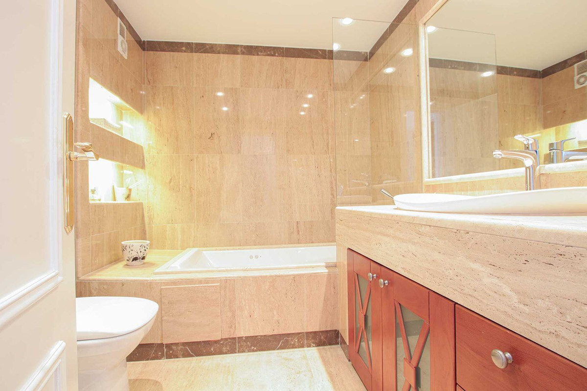 2 Bed Apartment for sale in Nueva Andalucía Costa Del Sol, Málaga, Spain