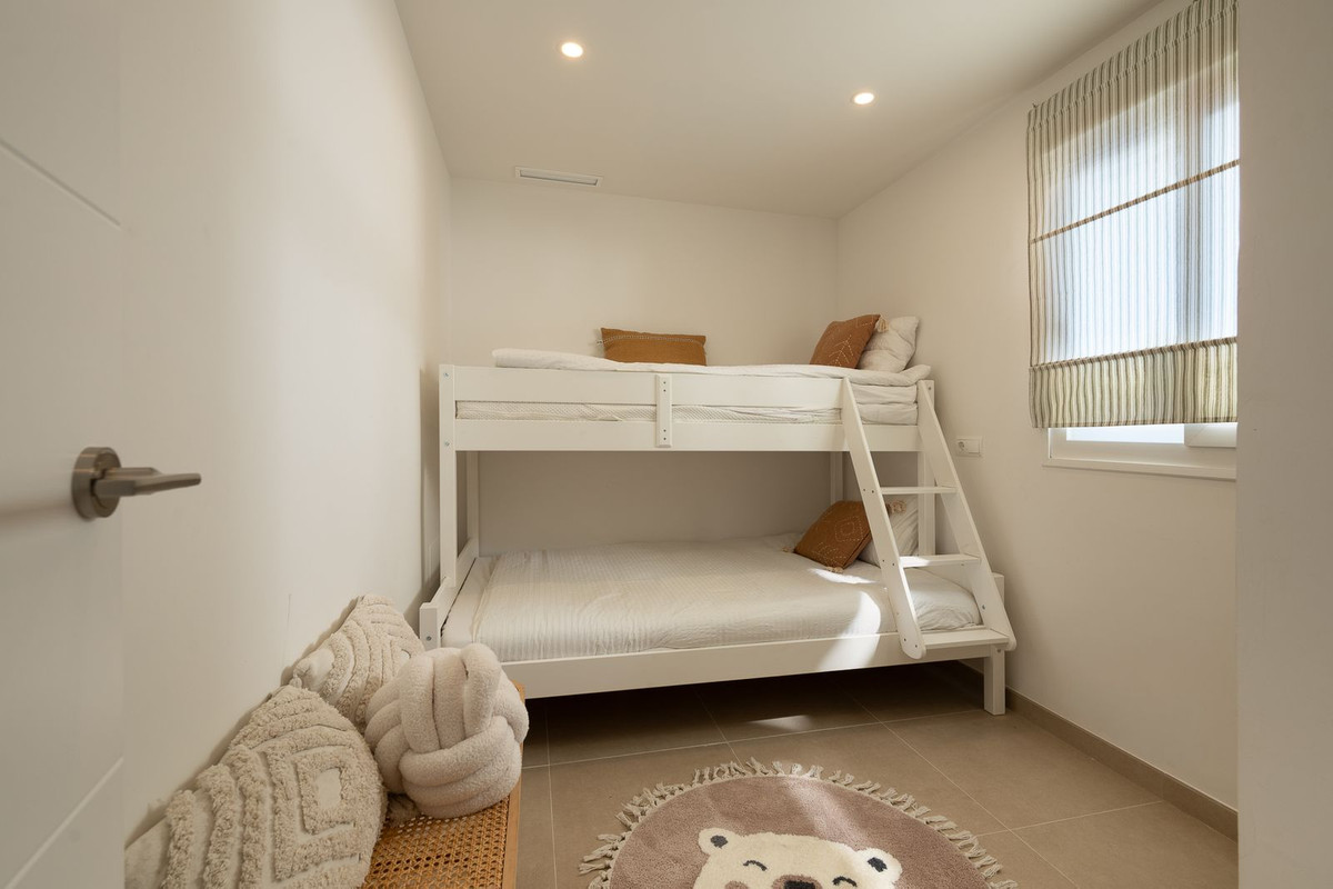 Se vende Apartamento Planta Media de 3 dormitorios en Costa Del Sol, Málaga, España